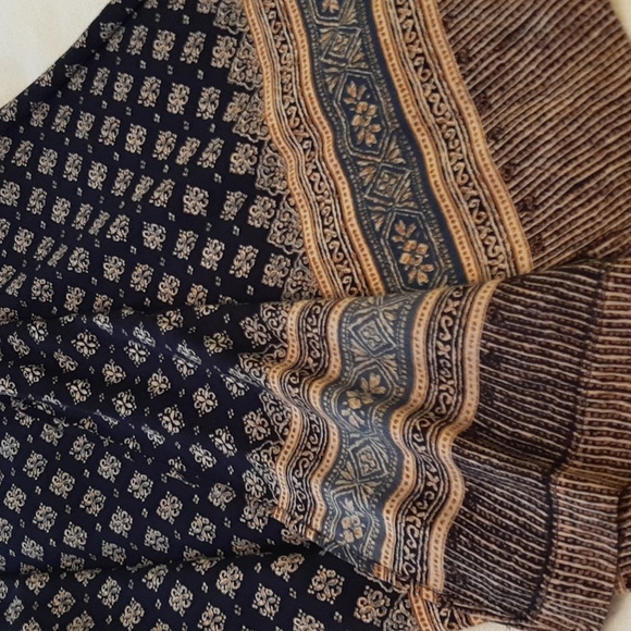 Vtg Boho style a-line maxi skirt. 2 button closure. Front slit. Blues and cream. - Picture 6 of 7